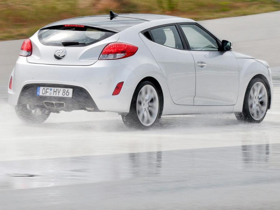  Hyundai Veloster 2011 года  (фото 46 из 184)